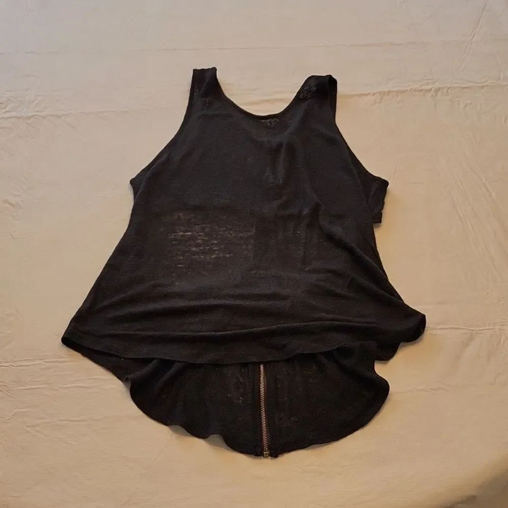 ASTR SLEEVELESS BLACK TOP